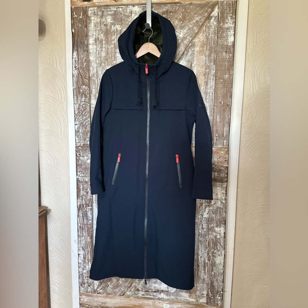 Hunter Women's Navy Crown rain jacket with hood NWT